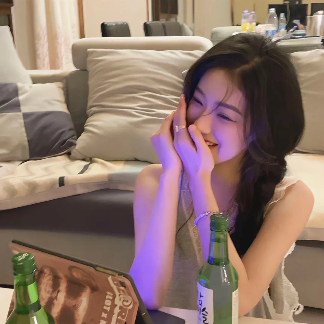 黑衣女孩封面